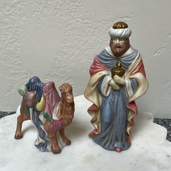 Vintage Christmas Nativity 5 Piece Set Porcelain - Picture 4 of 14